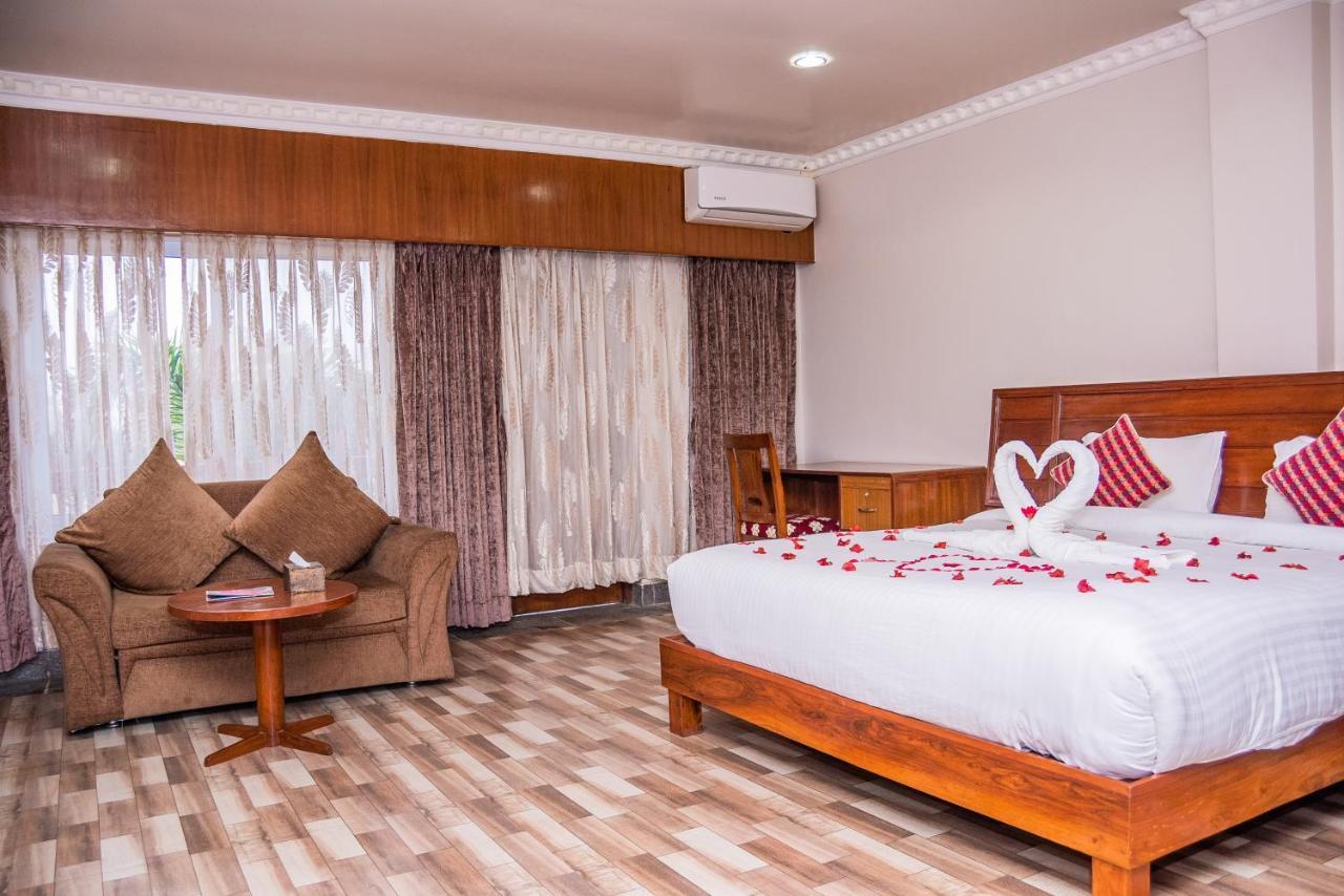 Hotel Earth Light Sauraha Chitwan Zewnętrze zdjęcie
