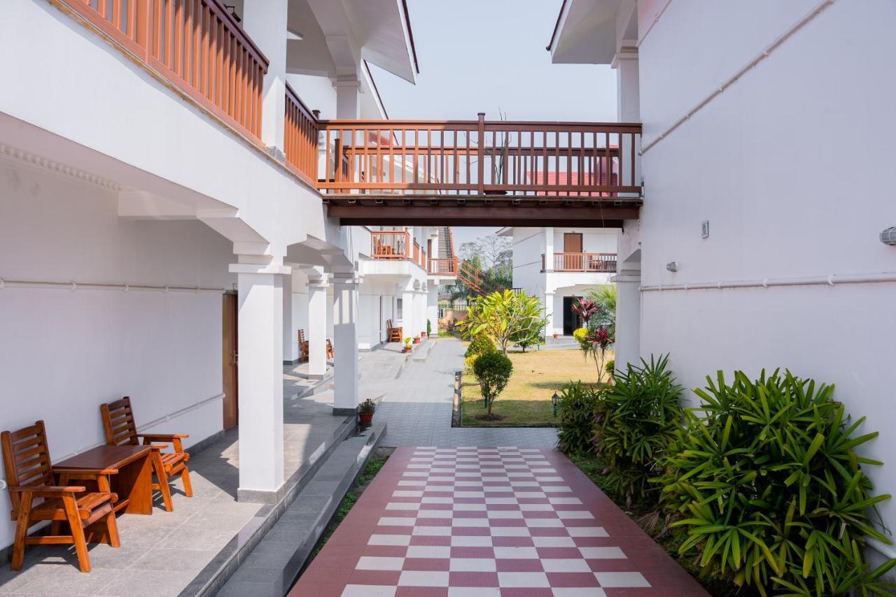Hotel Earth Light Sauraha Chitwan Zewnętrze zdjęcie