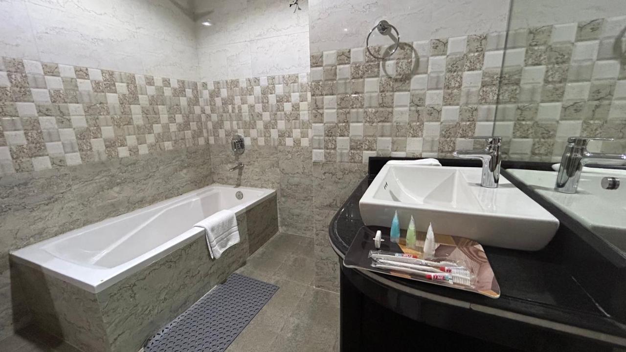 Hotel Earth Light Sauraha Chitwan Zewnętrze zdjęcie