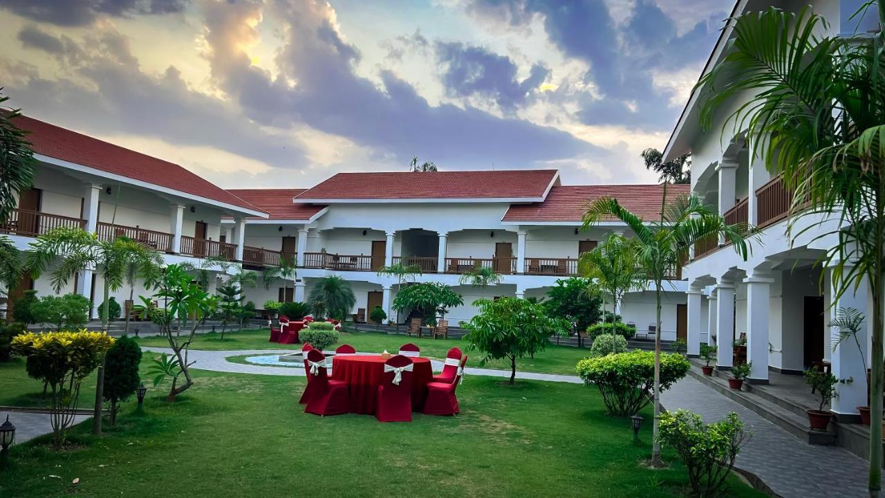 Hotel Earth Light Sauraha Chitwan Zewnętrze zdjęcie