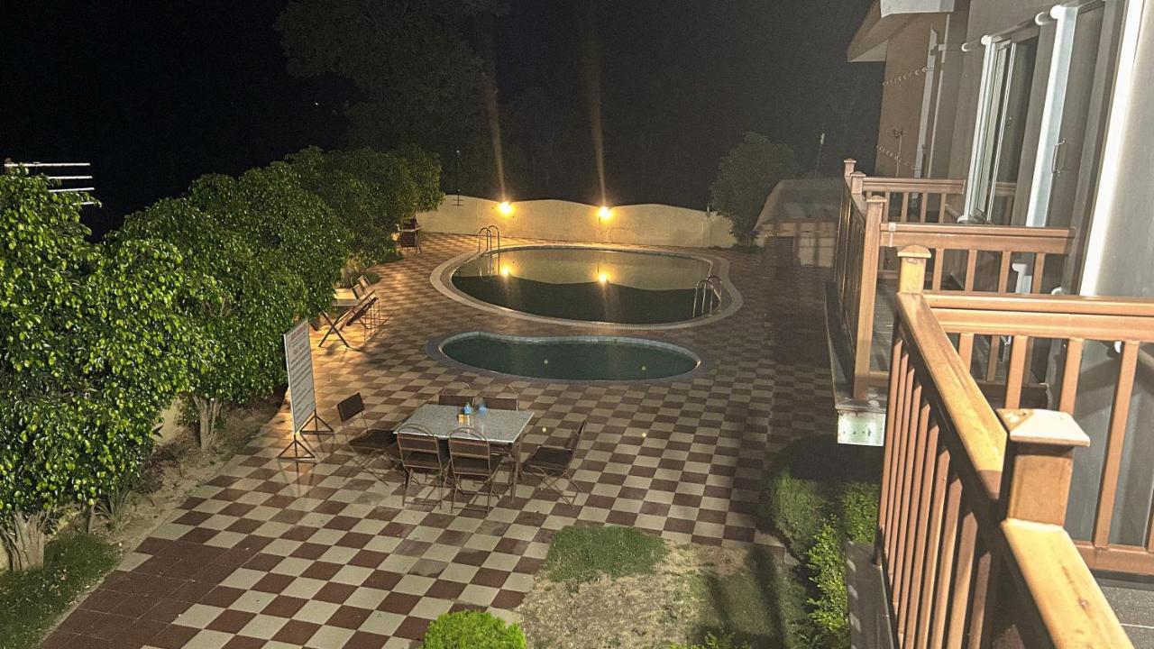 Hotel Earth Light Sauraha Chitwan Zewnętrze zdjęcie