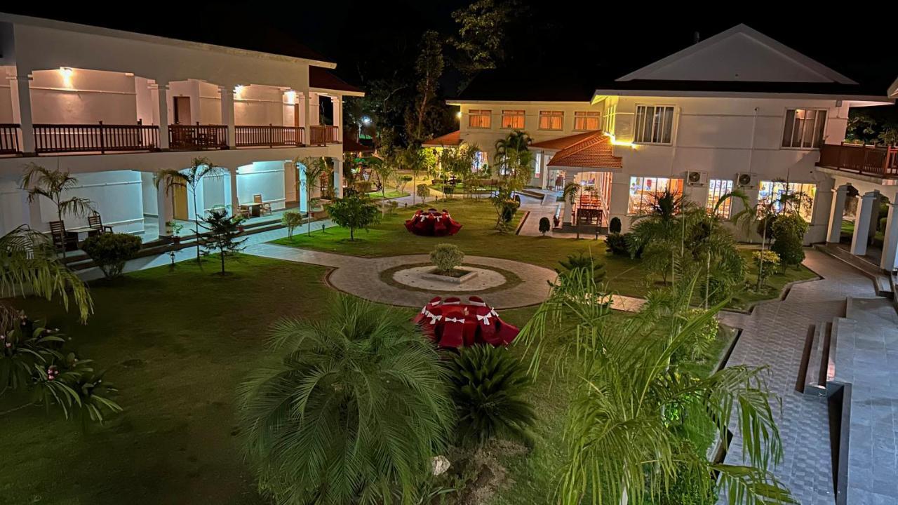 Hotel Earth Light Sauraha Chitwan Zewnętrze zdjęcie