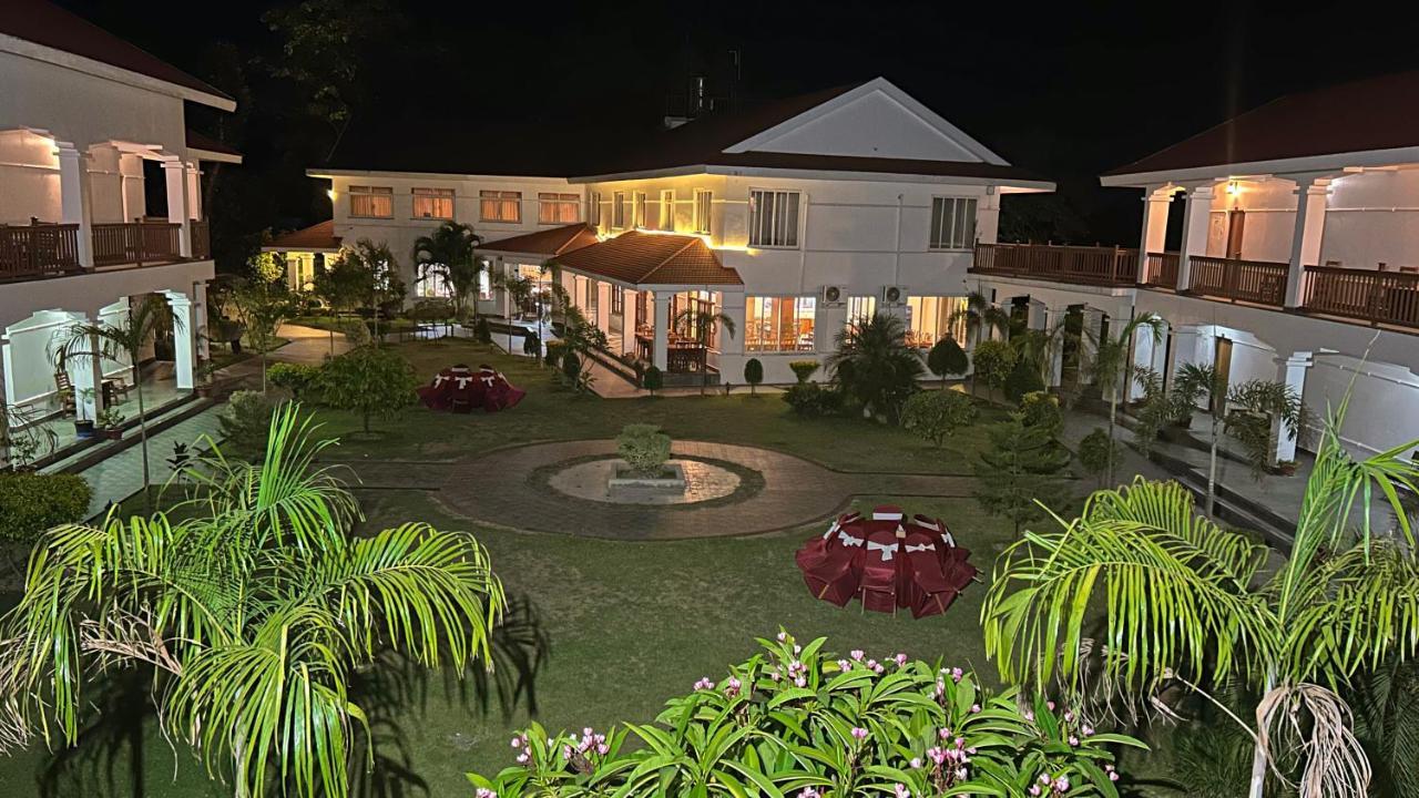 Hotel Earth Light Sauraha Chitwan Zewnętrze zdjęcie