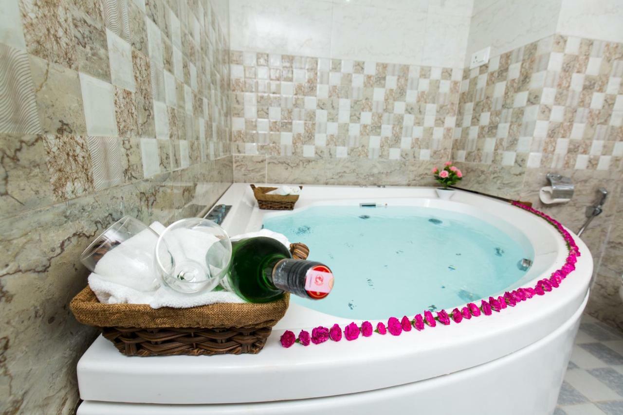Hotel Earth Light Sauraha Chitwan Zewnętrze zdjęcie