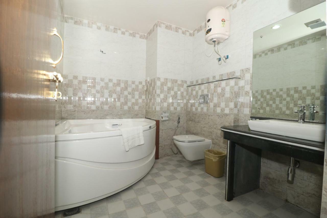 Hotel Earth Light Sauraha Chitwan Zewnętrze zdjęcie